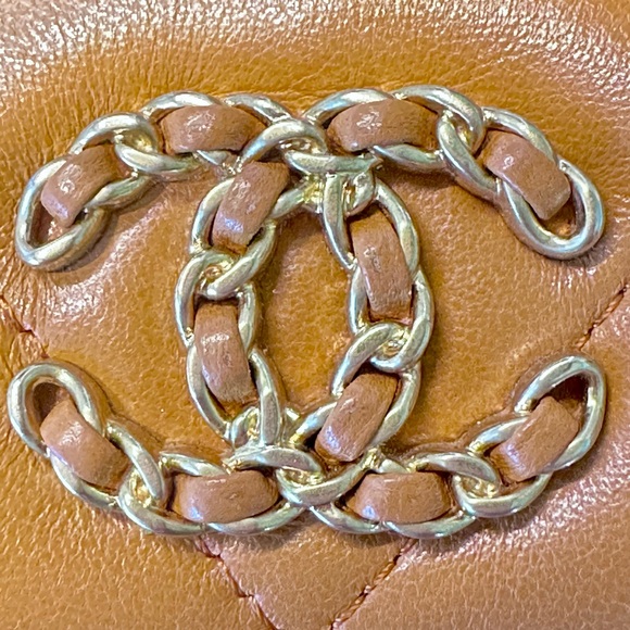 Chanel 19 Flap Coin Wallet On Chain - Picture 3 of 9